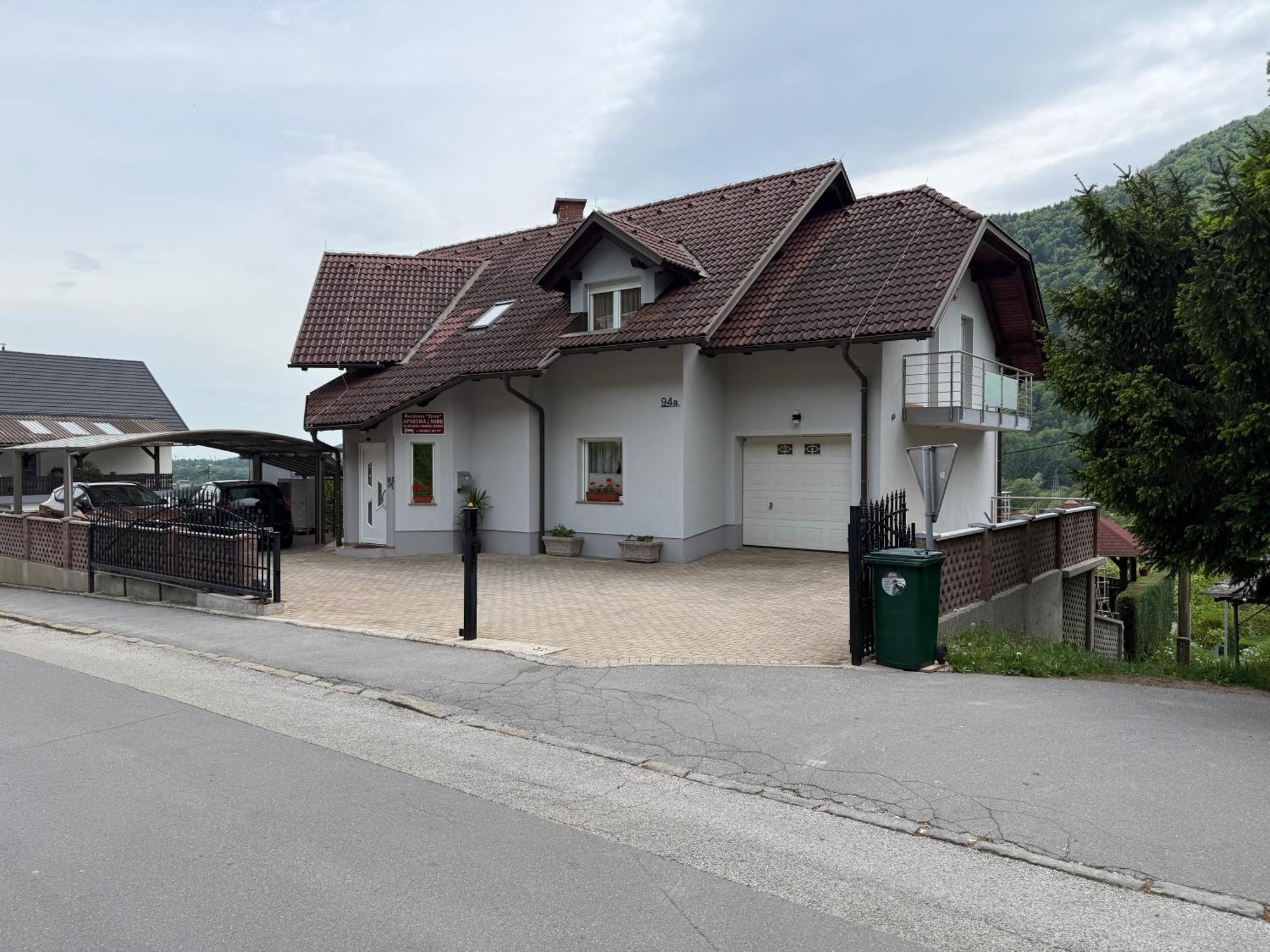 Rezidenca Ervin Hotel Jesenice Buitenkant foto