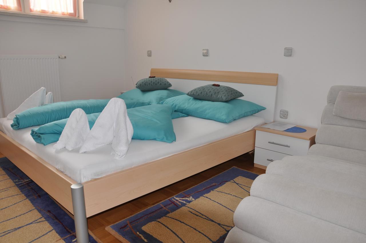 Rezidenca Ervin Hotel Jesenice Buitenkant foto