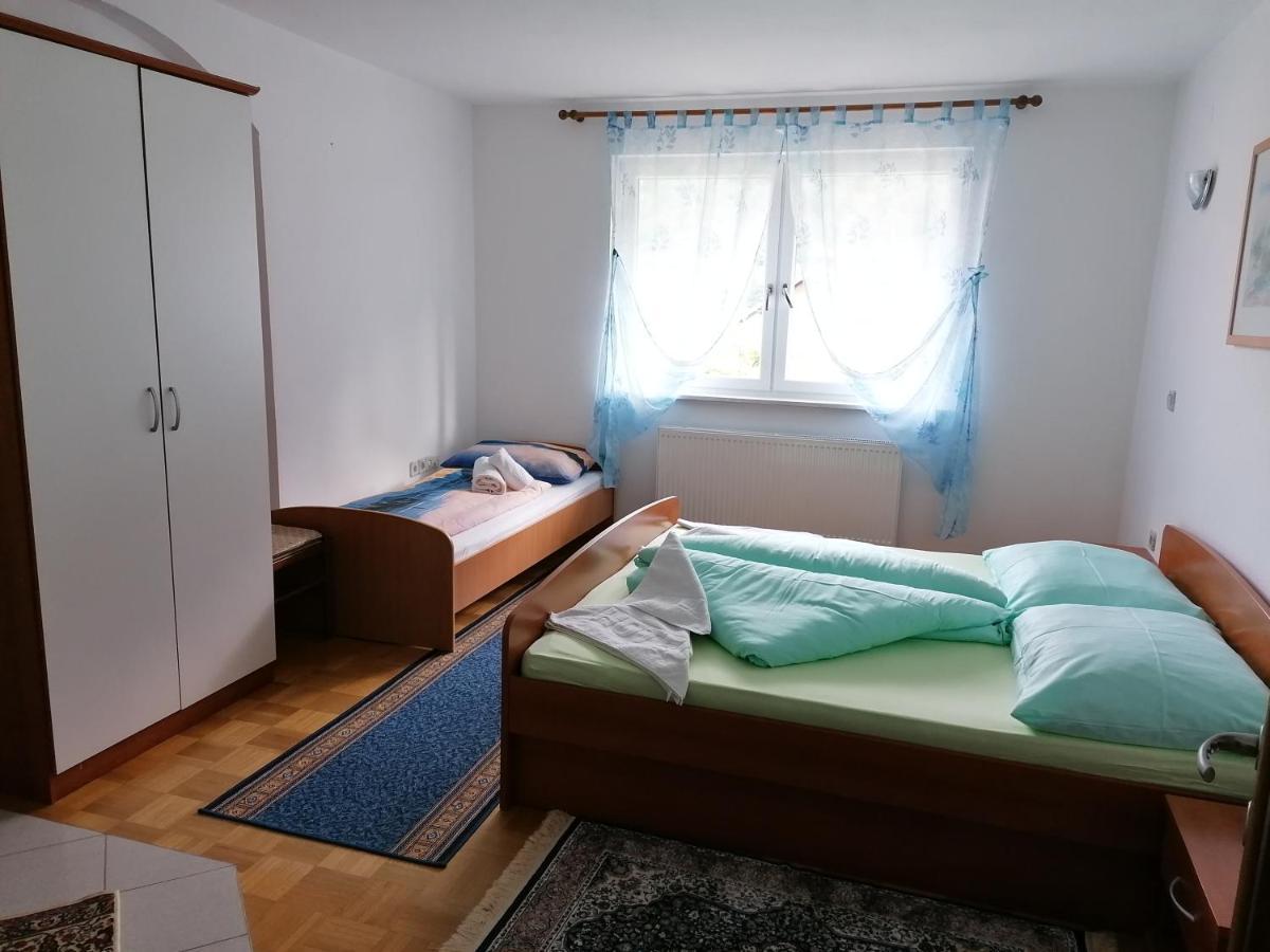Rezidenca Ervin Hotel Jesenice Buitenkant foto